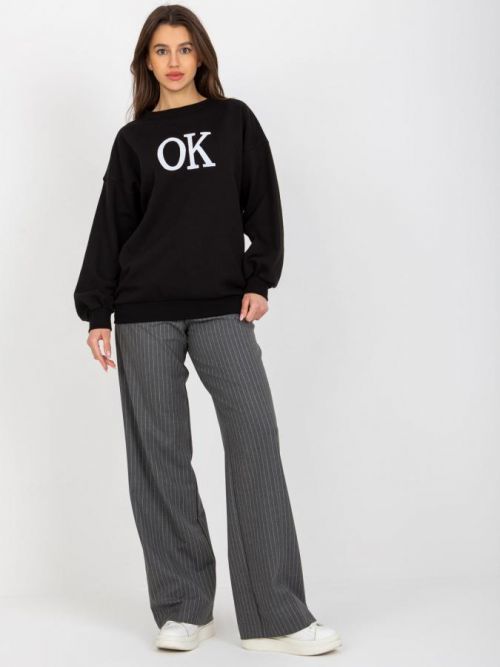 ČERNÁ MIKINA S NÁPISEM OK EM-BL-ES-21-536.94-BLACCK Velikost: ONE SIZE