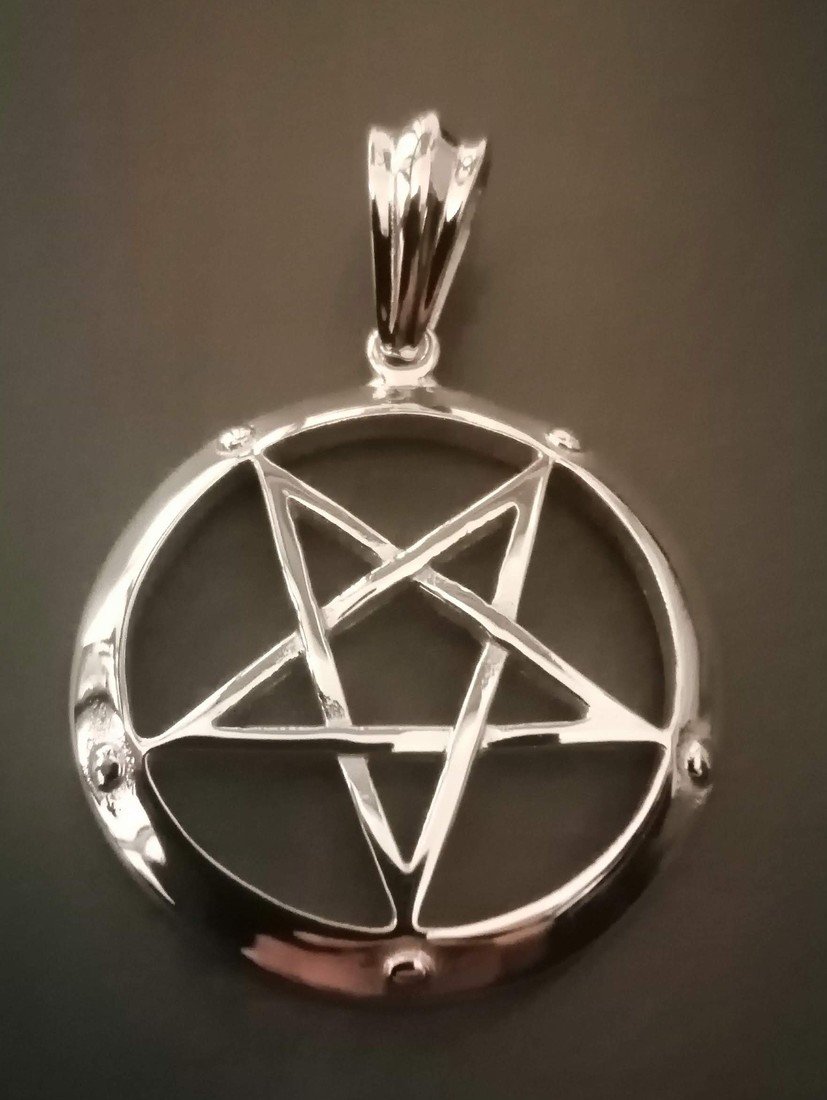 Obrácený pentagram - ocelový přívěsek - průměr 4cm