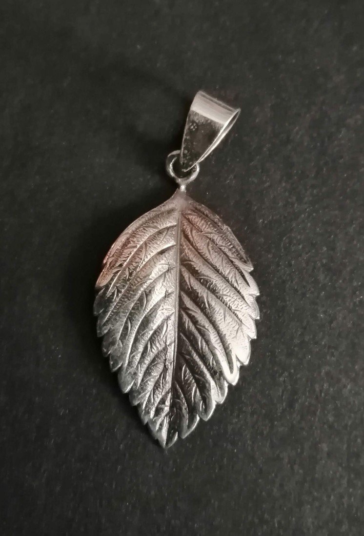 List - stříbrný přívěsek