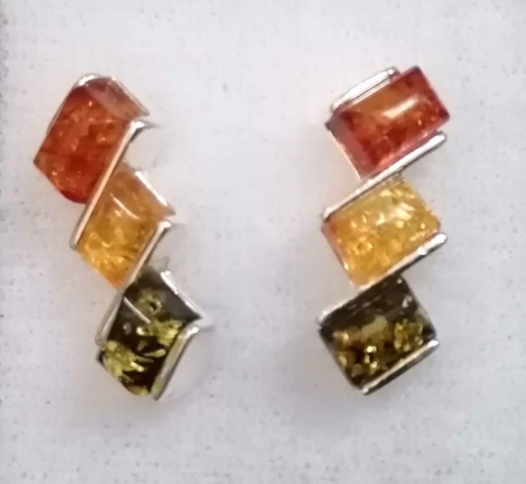 Tři jantarové čtyřúhelník - stříbrné náušnice zakončené puzetkou
