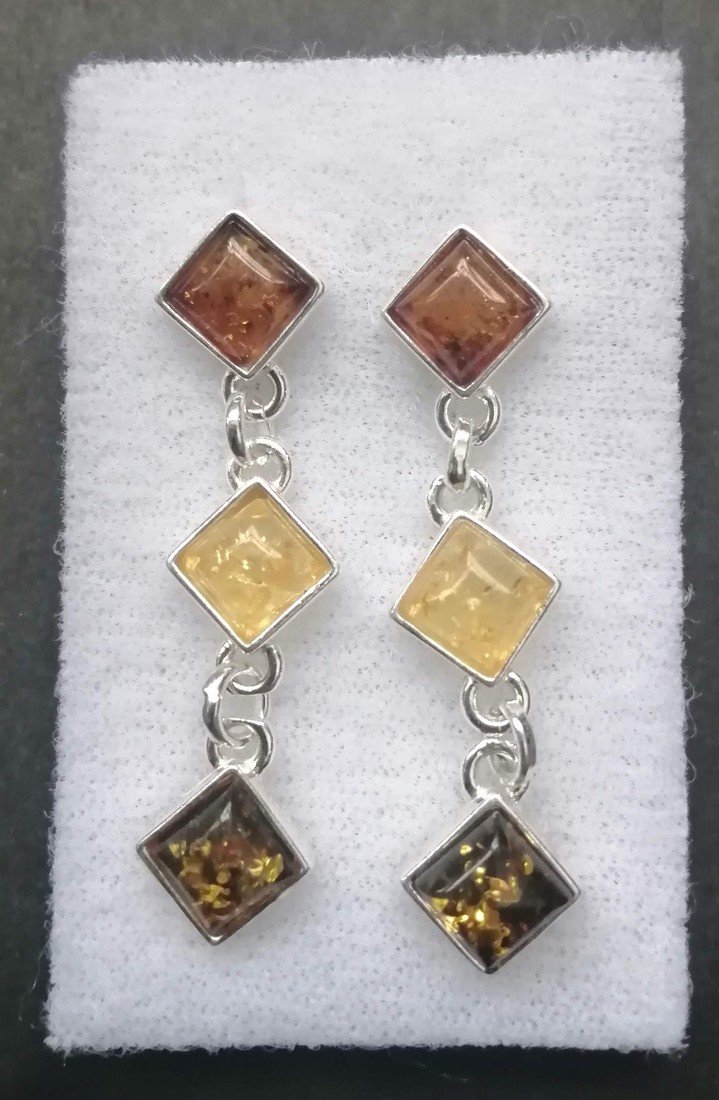 Jantarové kosočtverce spojené řetízky - náušnice