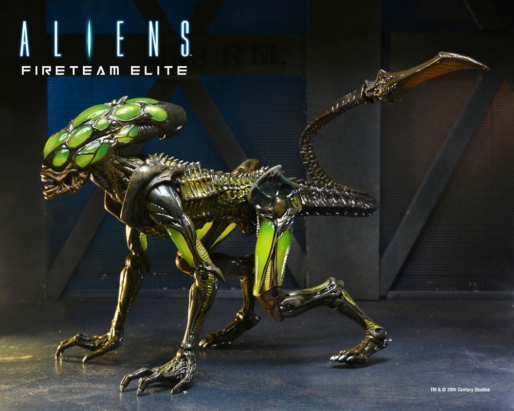 NECA | Aliens Fireteam Elite - sběratelská figurka Burster Alien 23 cm