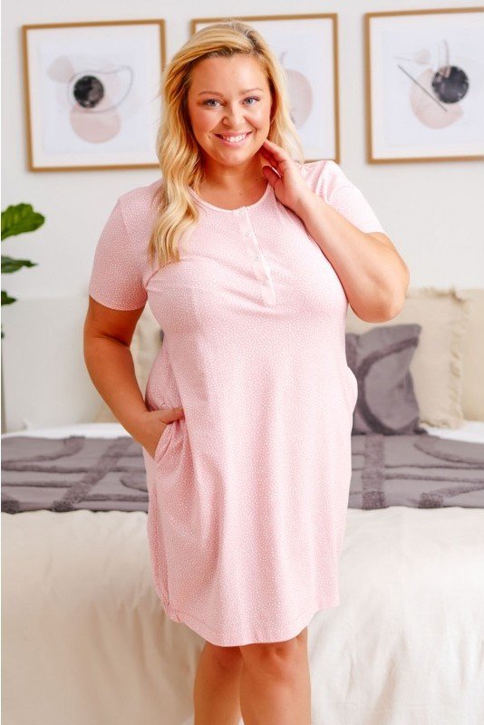 Světle růžová vzorovaná plus size noční košilka Velikost: L