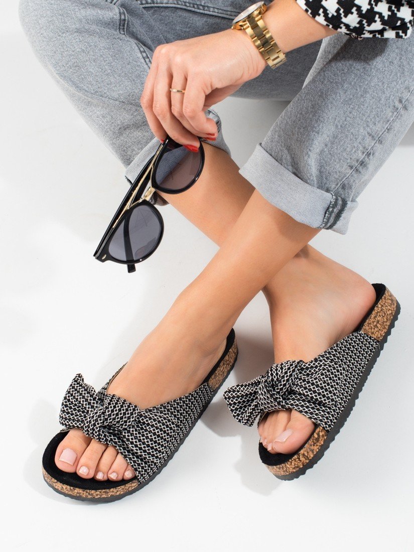 Praktické dámské  nazouváky  bez podpatku