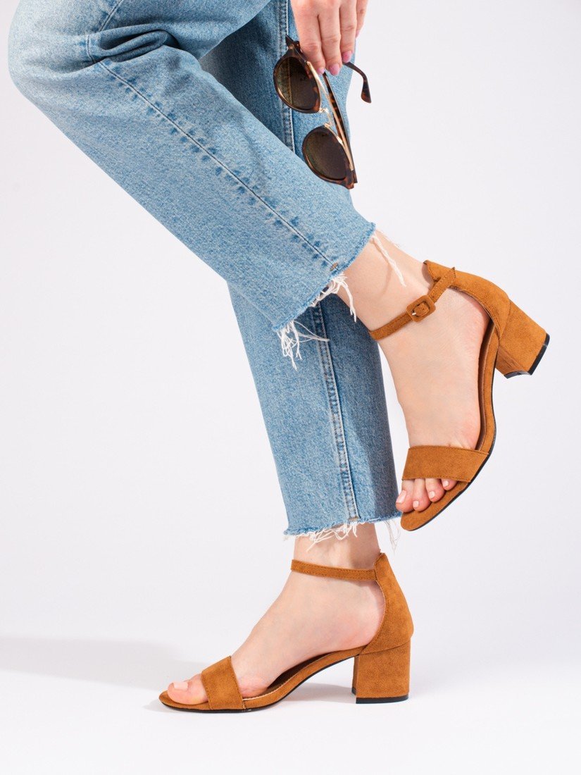 Módní  sandály dámské  na širokém podpatku