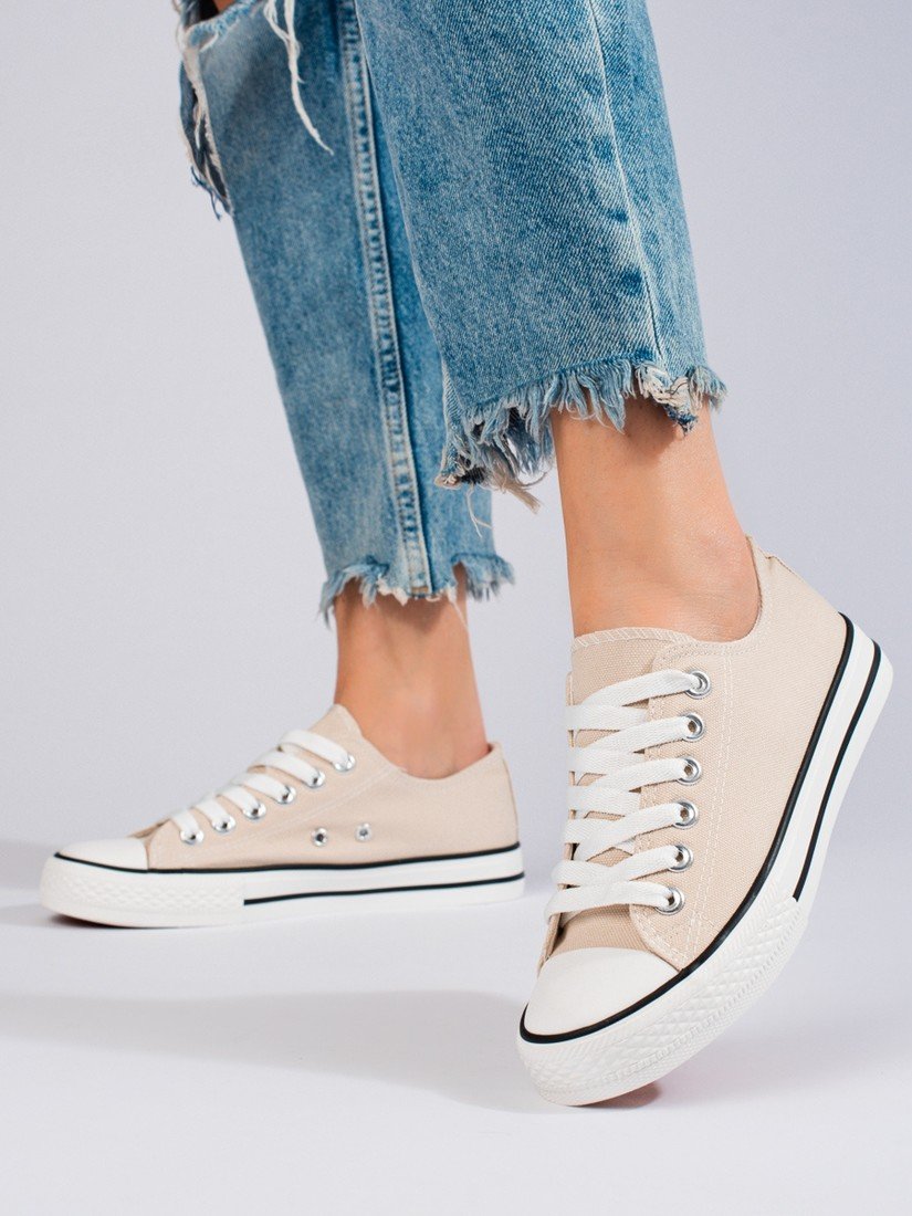 Pěkné  dámské  tenisky bez podpatku