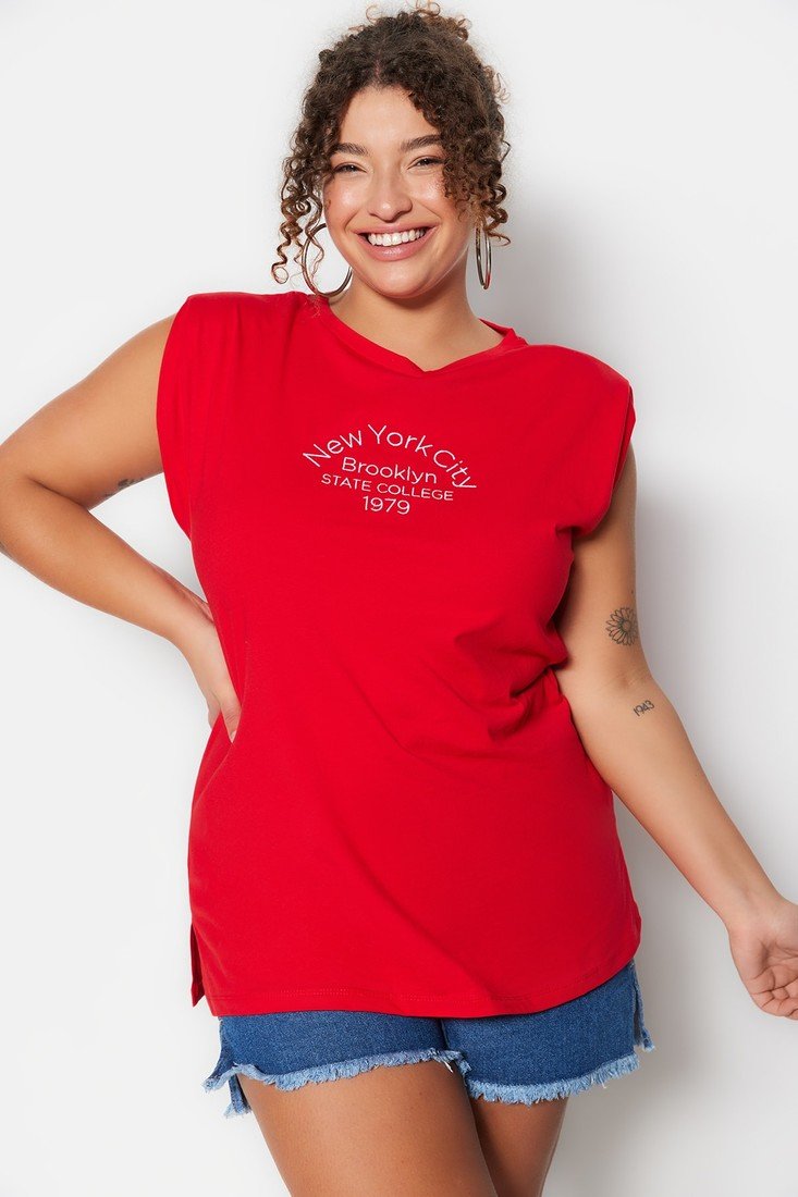 Trendyol Curve Plus Size T-Shirt - Red - Regular fit