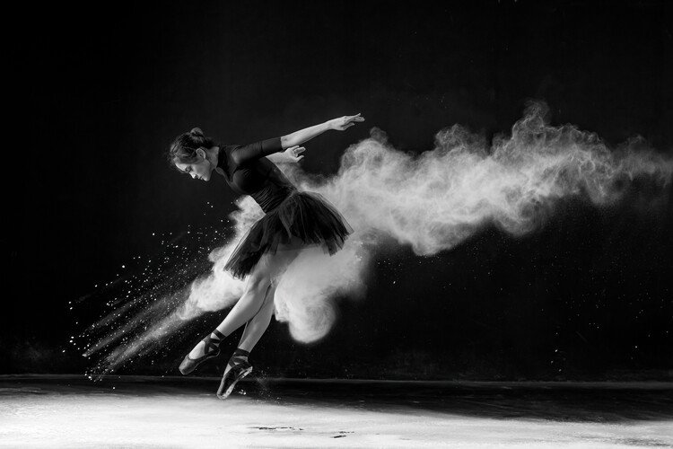 Lisdiyanto Suhardjo Umělecká fotografie Jumping Ballerina, Lisdiyanto Suhardjo, (40 x 26.7 cm)