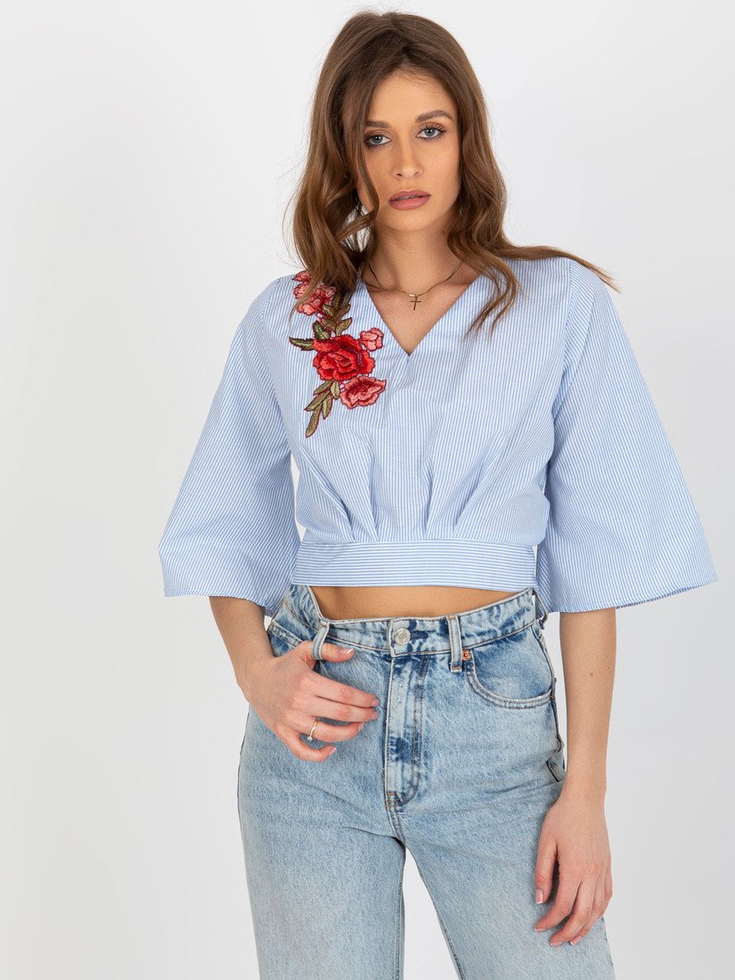 Světle modrá pruhovaná halenka s 3/4 rukávem a zadním vázáním -LK-BZ-506243.78-bílo-modrá Velikost: 36