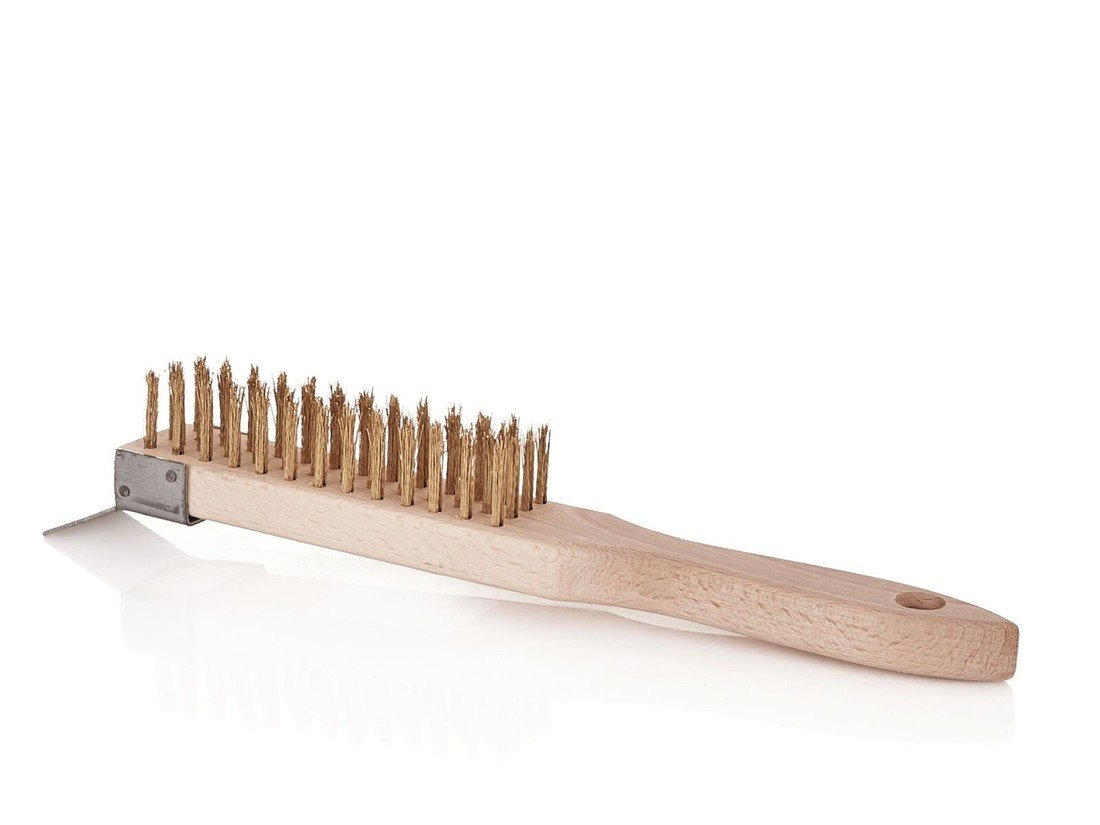 Kartáč ocelový, pomosazený, 4 řady, dřevěný, s ocelovou škrabkou - GEKO G00627