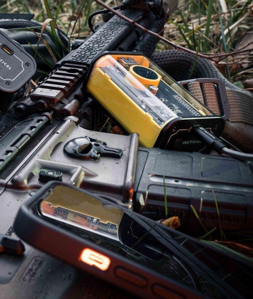 Powerbanka C4 Explosive Tactical®, 9600 mAh – Žlutá (Barva: Žlutá)