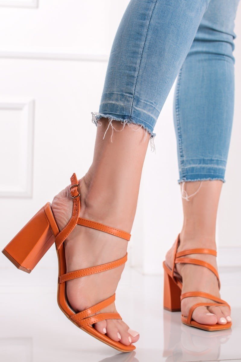 Oranžové sandály na hrubém podpatku Lina