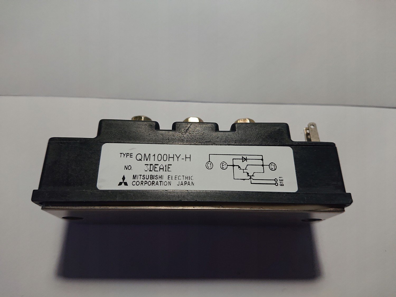 Tranzistorový modul QM100HY-H