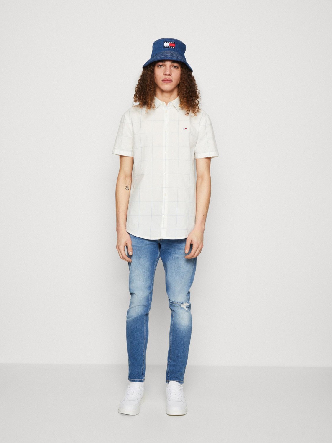 Tommy Jeans pánská bílá košile s krátkým rukávem  - L (YBH)