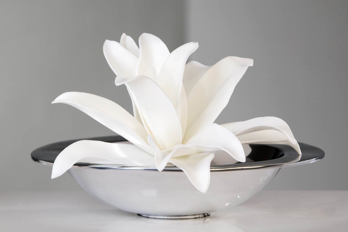 Dekorační pěnová květina, bílá