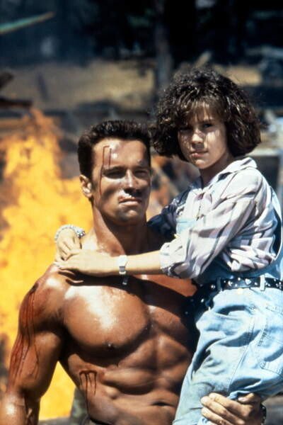 BRIDGEMAN IMAGES Umělecká fotografie Arnold Schwarzenegger And Alyssa Milano, Commando 1985 Directed By Mark L. Lester, (26.7 x 40 cm)