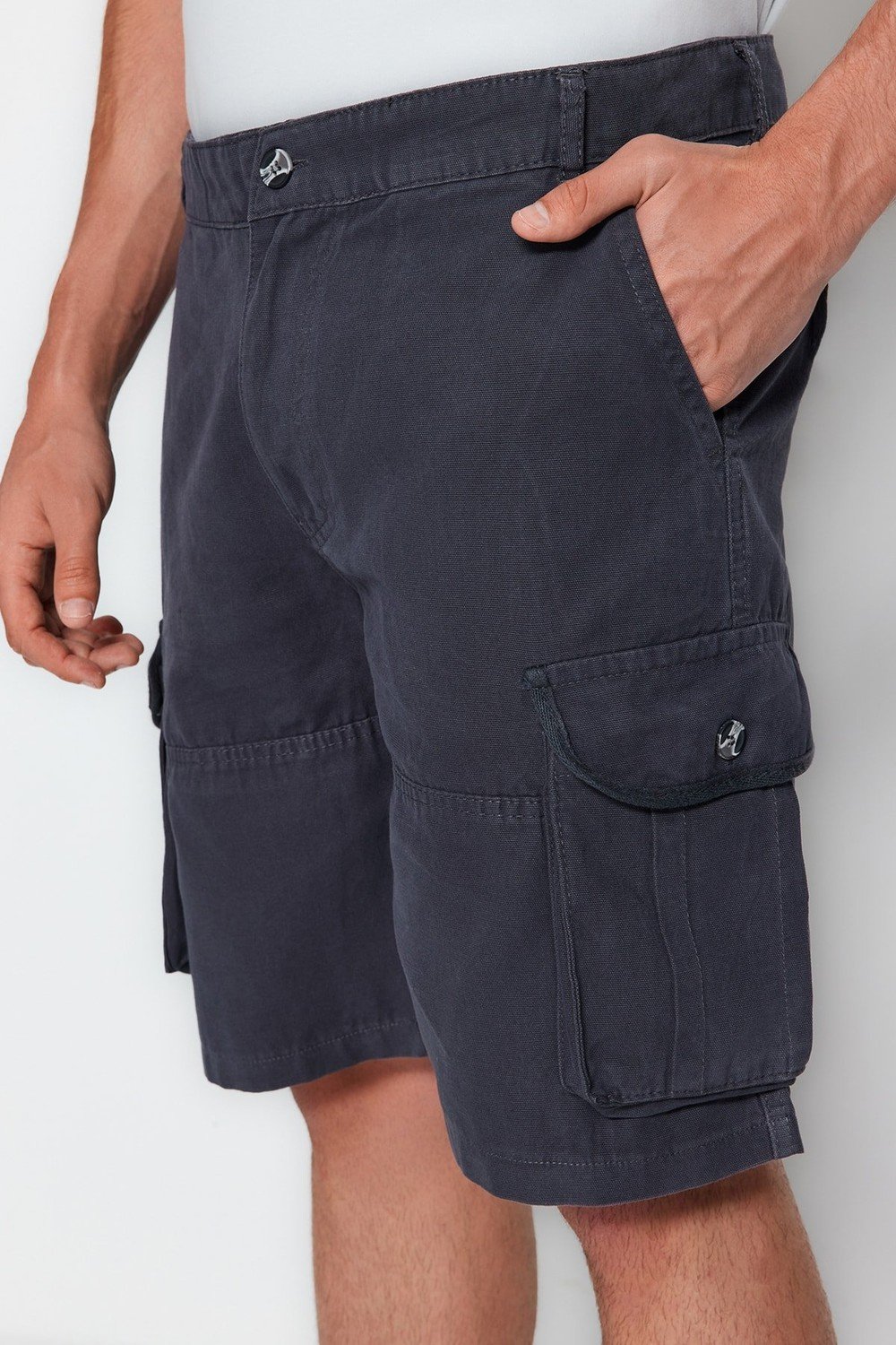 Trendyol Shorts - Grau - Normal Waist