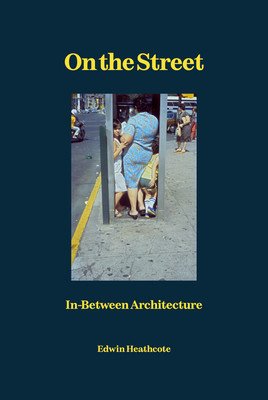On the Street: In-Between Architecture (Heathcote Edwin)(Pevná vazba)