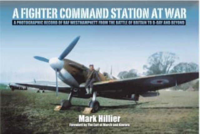 A Fighter Command Station at War: A Photographic Record of RAF Westhampnett from the Battle of Britain to D-Day and Beyond (Hillier Mark)(Paperback)