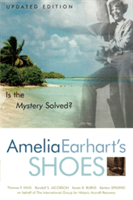 Amelia Earhart's Shoes: Is the Mystery Solved? (King Thomas F.)(Paperback)