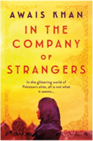 In The Company of Strangers - An engrossing, thought-provoking and emotional love story (Khan Awais)(Paperback / softback)