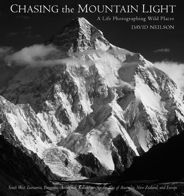 Chasing the Mountain Light: A Life Photographing Wild Places (Neilson David)(Pevná vazba)