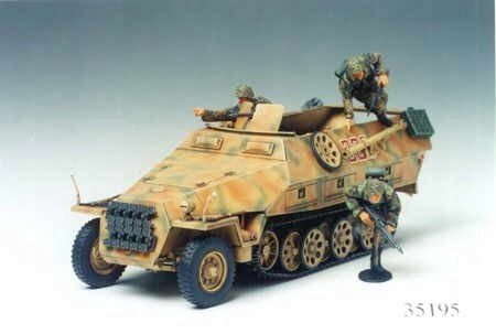 Tamiya 35195 German Mtl.SPW SDkfz.251 Ausf D Halft