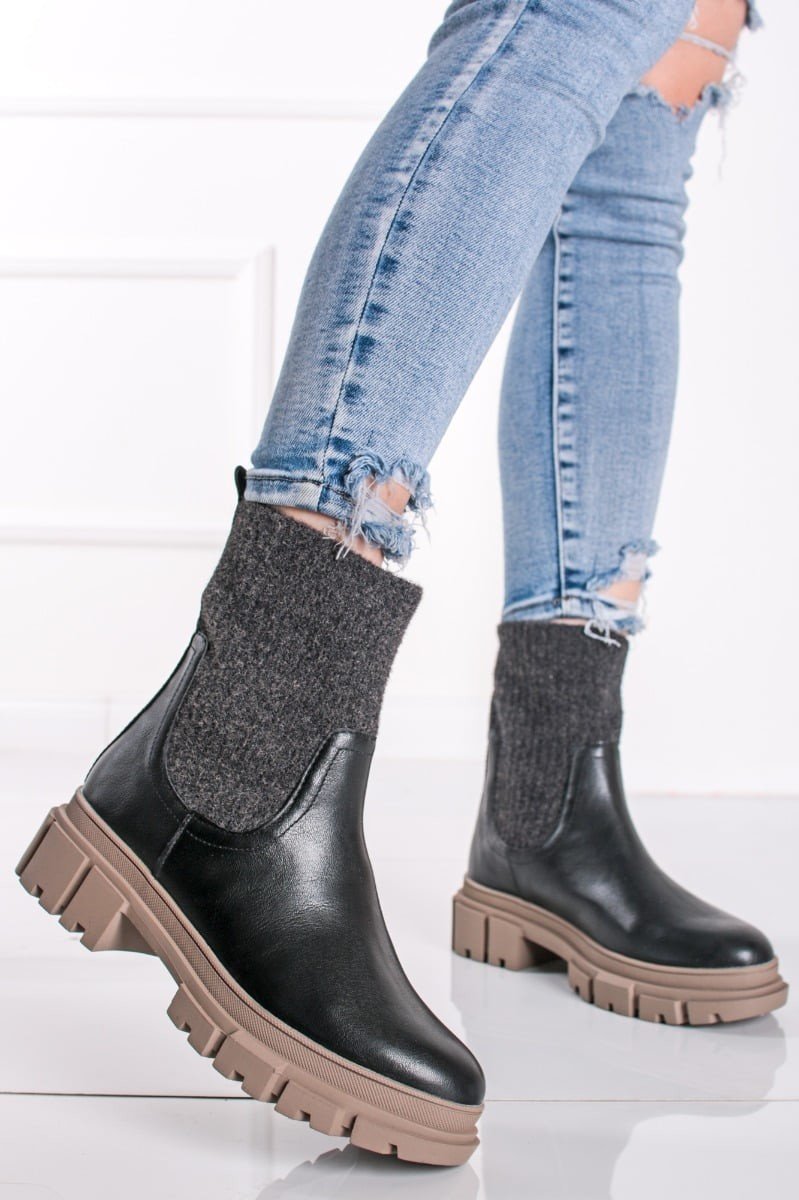 Černé kotníkové kozačky 5-25423