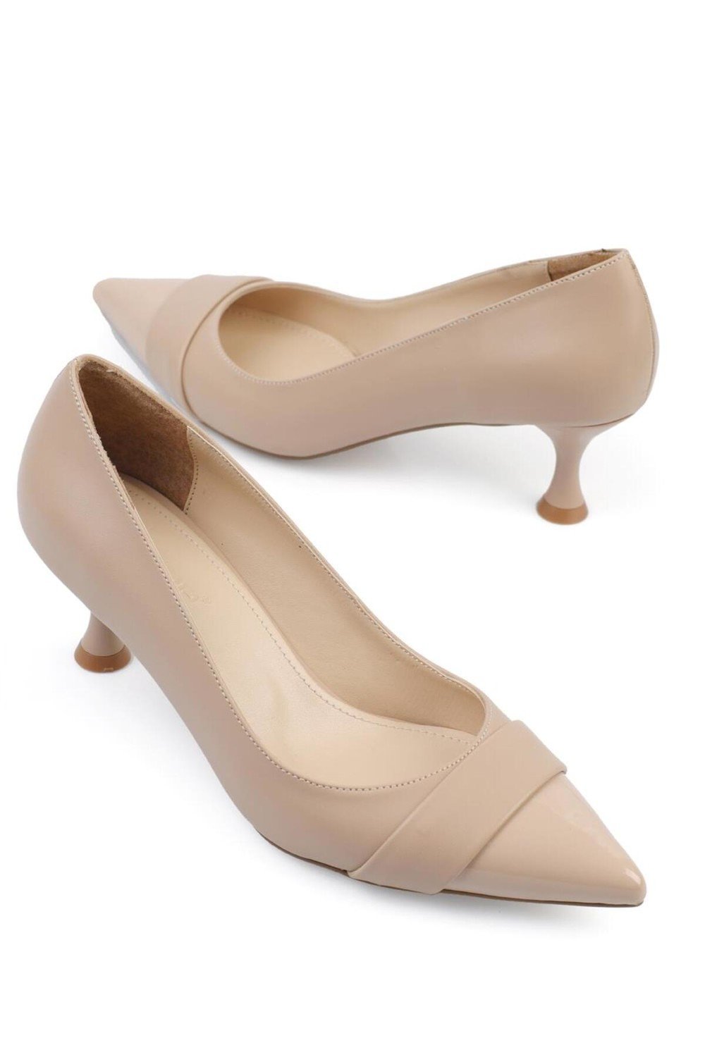 Capone Outfitters Capone Pointed Toe Women's Shoes with Patent Leather Detailed Mid Heel.