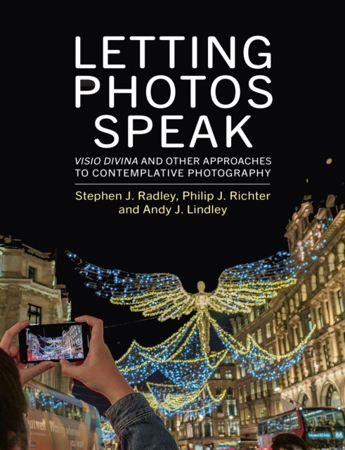 Letting Photos Speak - Visio Divina and Other Approaches to Contemplative Photography (Radley Steve)(Paperback / softback)