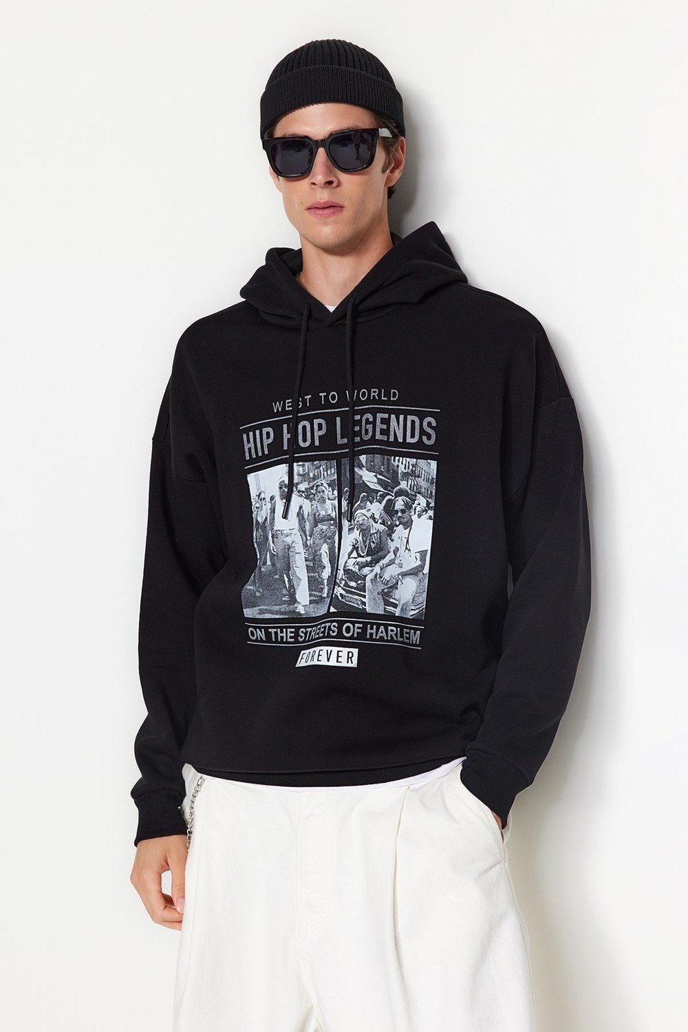 Trendyol Black Men's Oversized Rap-Printed Sweatshirt with Hoodie.