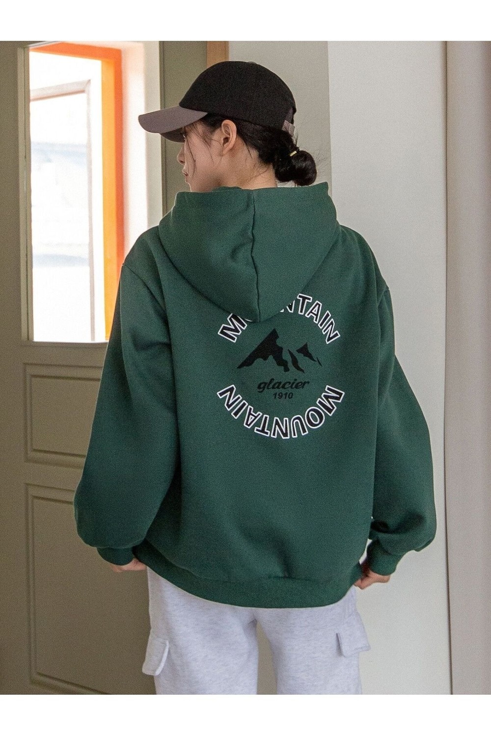 K&H TWENTY-ONE Women's Dark Green Mountain Glacier Printed Hoodie Sweatshirt.