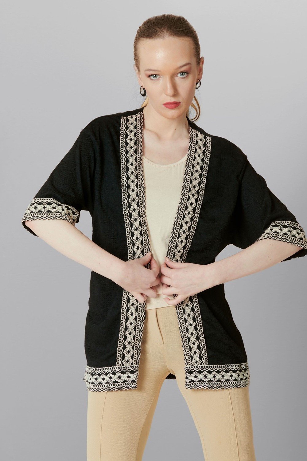 HAKKE 5866 Knitted Embroidered Kimono - Black 5866bgd19