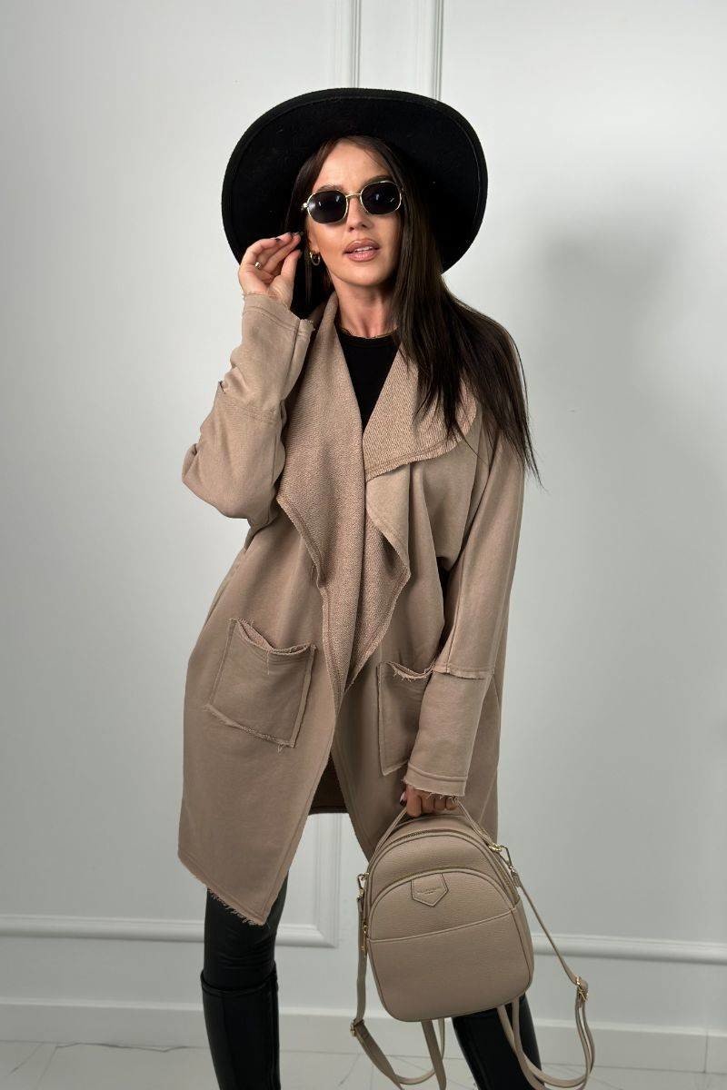 Pelerína s kapsami tmavě béžová