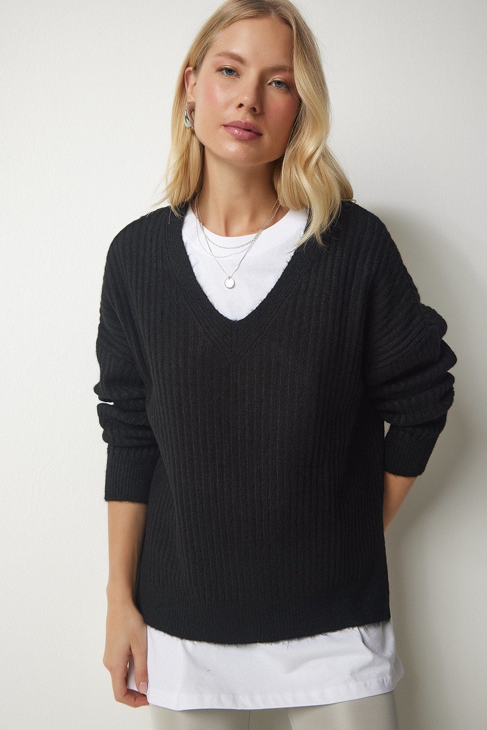 Happiness İstanbul Women's Black V-Neck Textured Knitwear Sweater