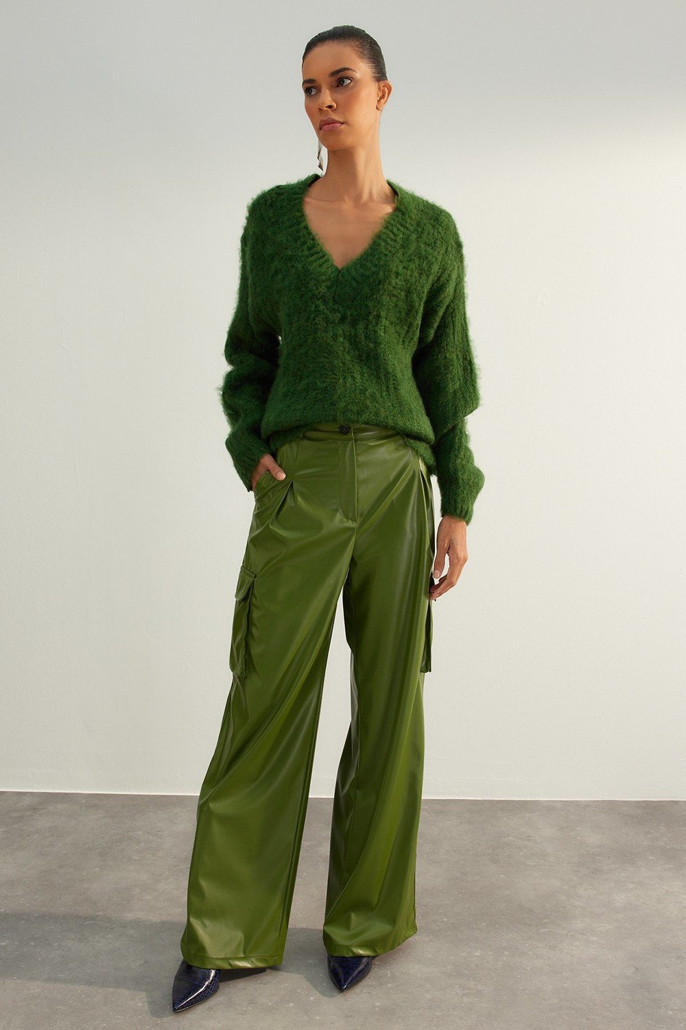 Trendyol Limited Edition Green Soft Textured V-Neck Knitwear Sweater