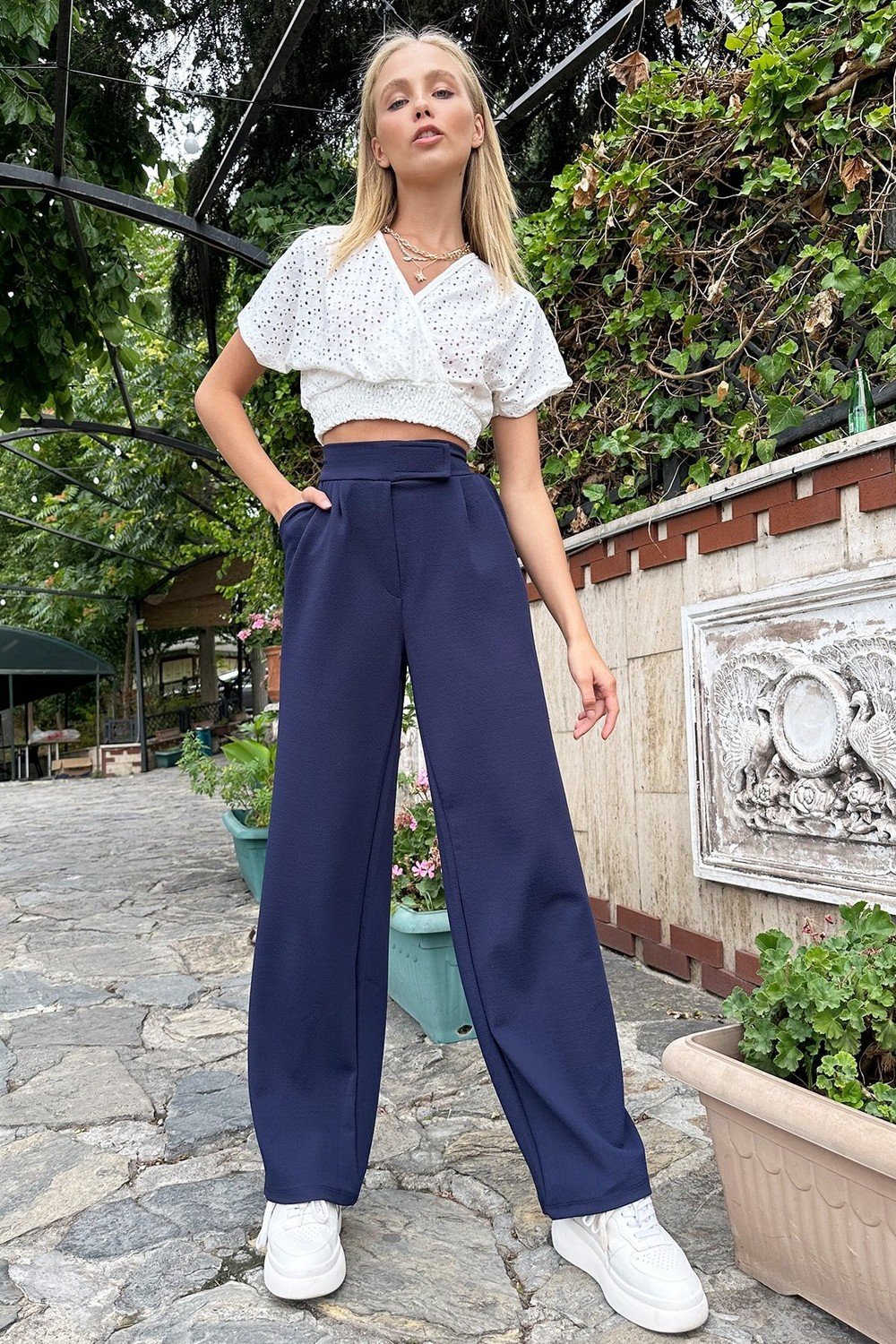 Trend Alaçatı Stili Women's Navy Blue High Waist Double Pockets Pleated Palazzo Pants with Snap Fastener