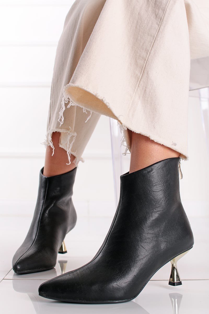 Černé kotníkové kozačky na tenkém podpatku Liliana