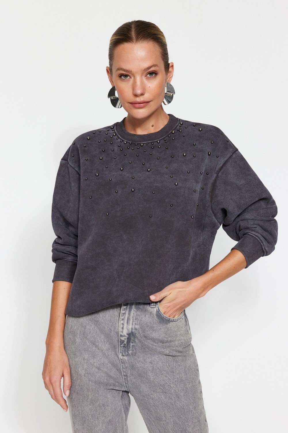 Trendyol Anthracite Anthracite/Faded Effect Thick Knitted Sweatshirt with Pearl Detail, Fleece Inside