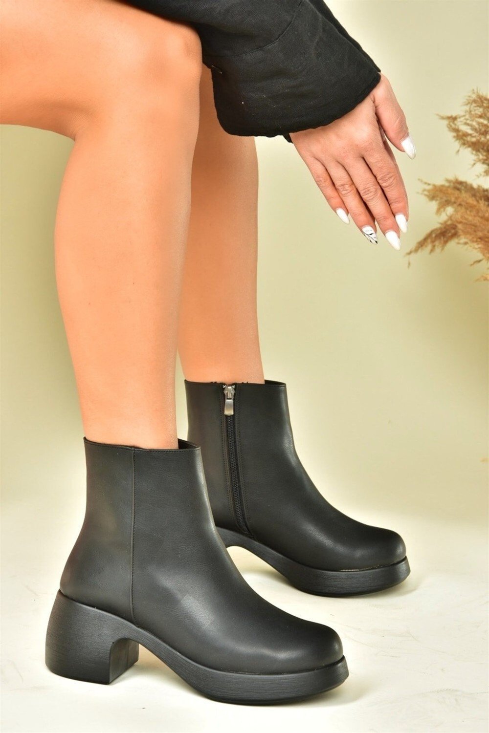 Fox Shoes Black Thick Short Women's Heeled Daily Boots