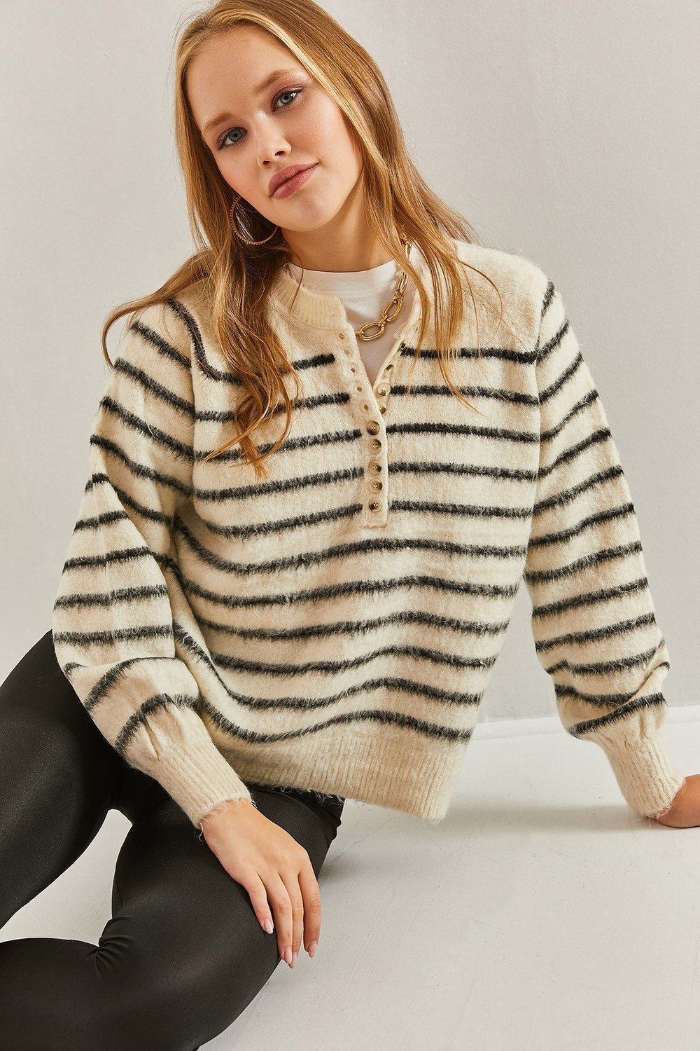 Bianco Lucci Women's Rayon Striped 11-Button Knitwear Sweater