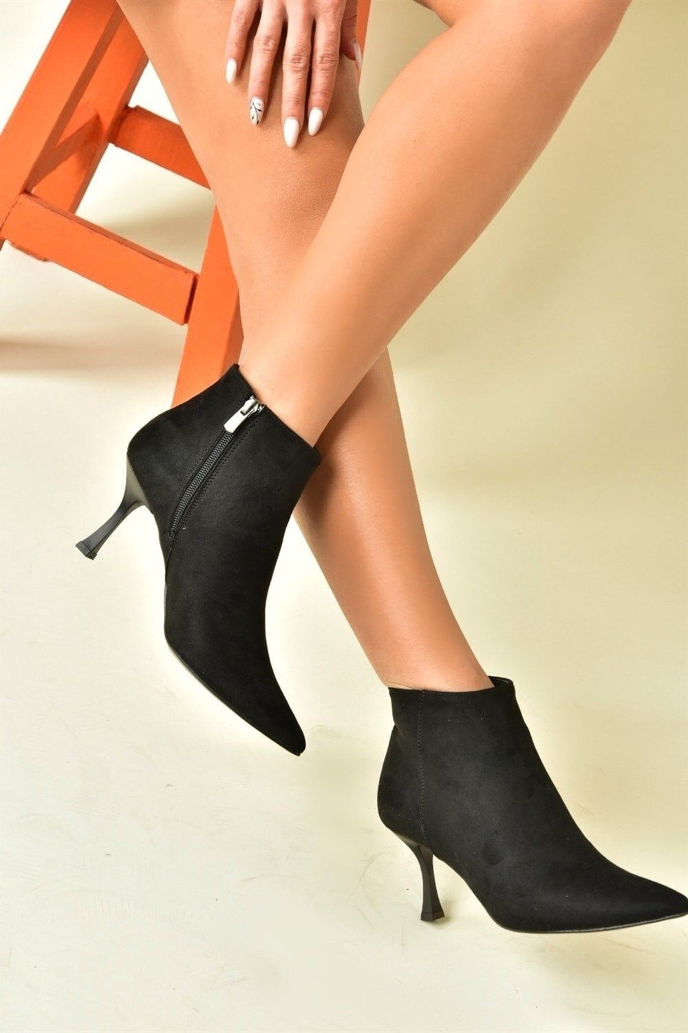 Fox Shoes Women's Black Suede Thin Heeled Pointed Toe Boots