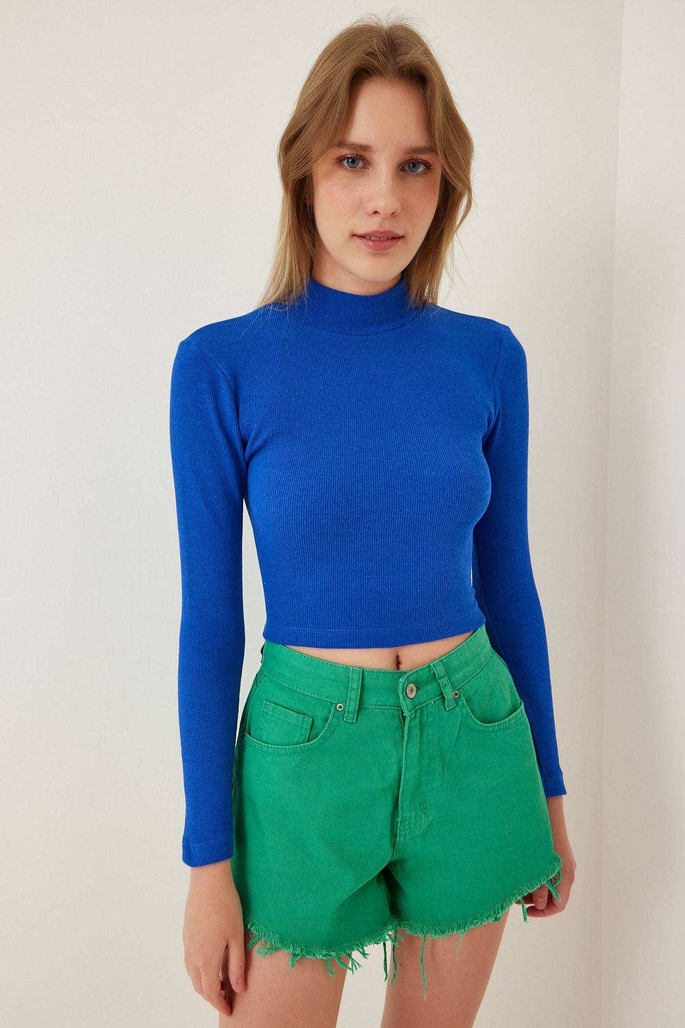 Happiness İstanbul Women's Vibrant Blue Ribbed Turtleneck Crop Knitted Blouse