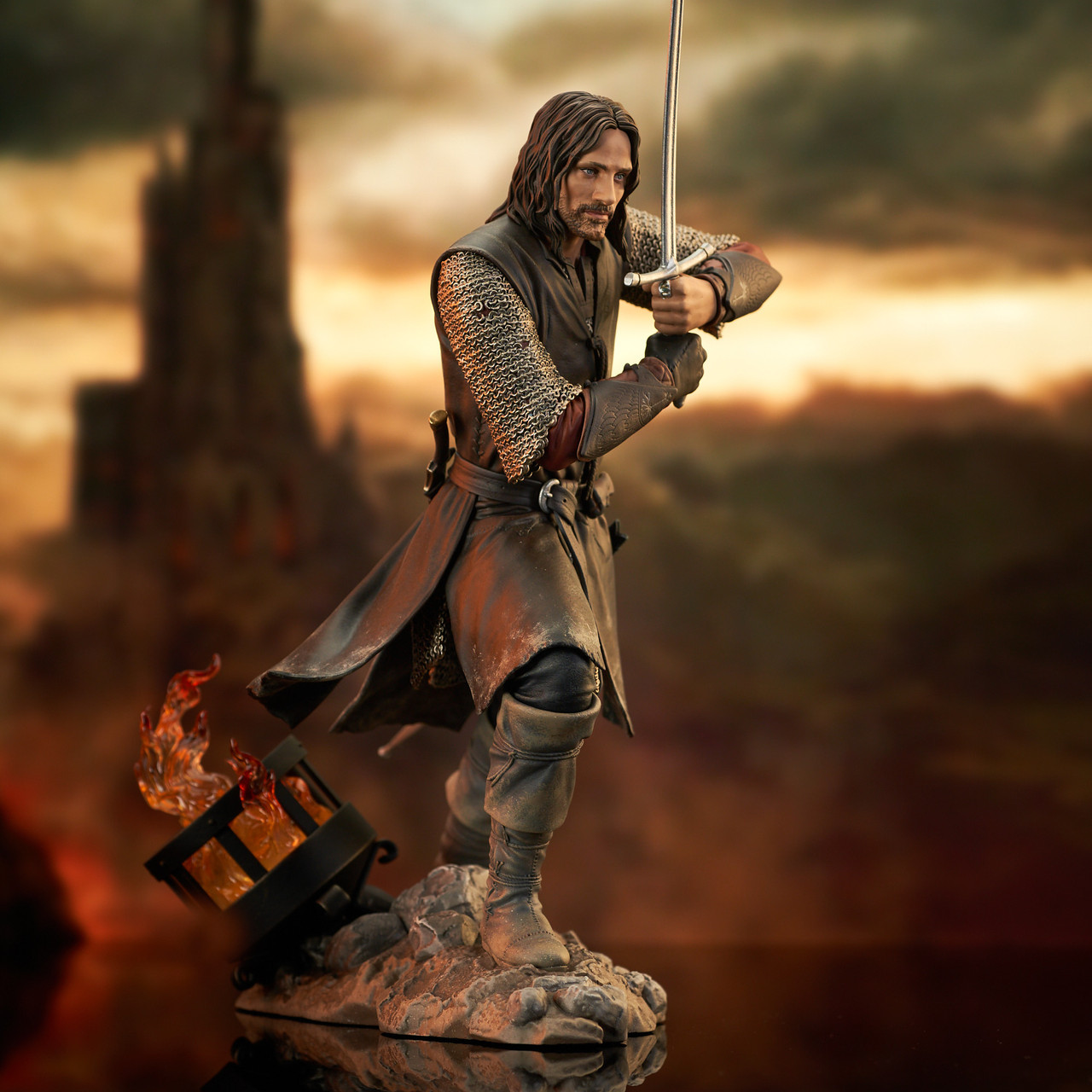 Diamond Select | Lord of the Rings - Gallery PVC Statue Aragorn 25 cm
