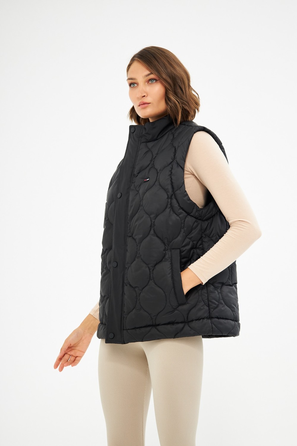 D1fference Women's Water And Windproof Onion Pattern Quilted Black Vest.