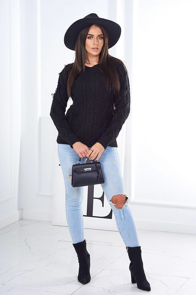 Svetr s copánkovou vazbou v černé barvě