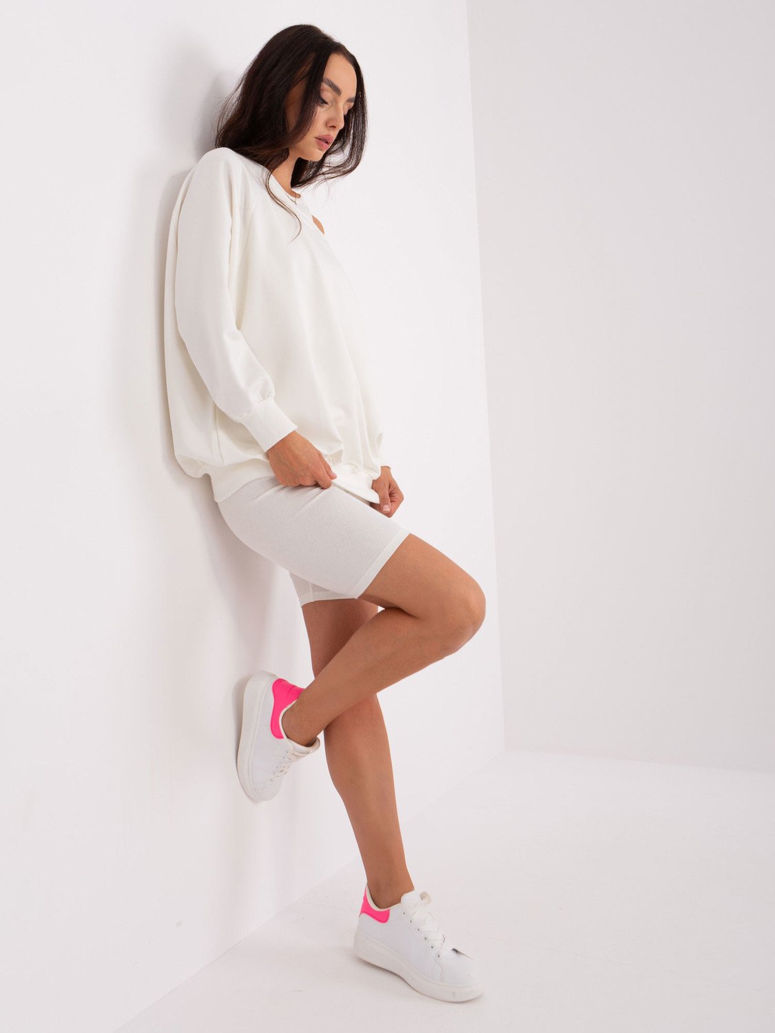 Ecru třídílný ležérní set vyrobený z bavlny