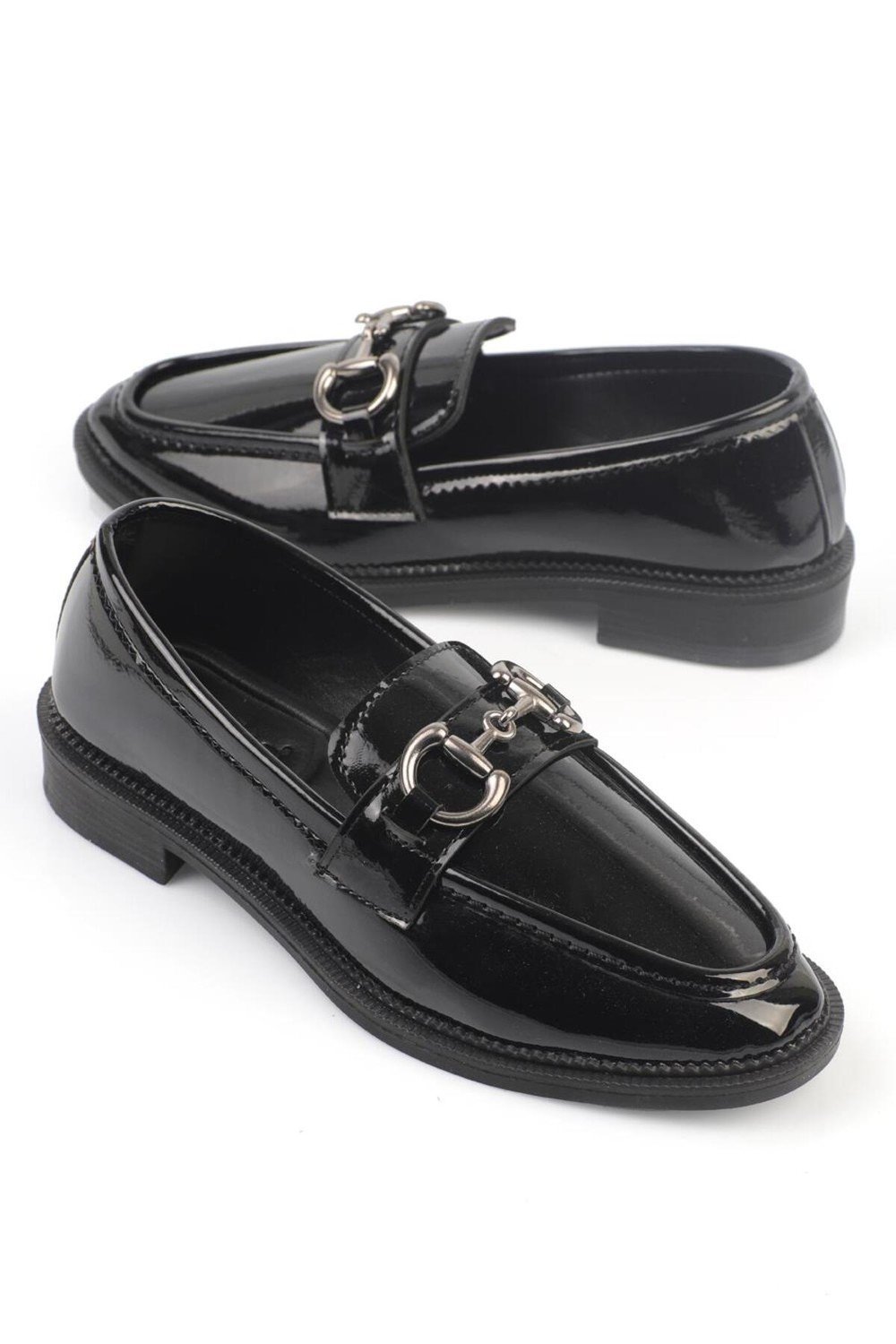 Capone Outfitters Women's Loafers with Metal Buckles