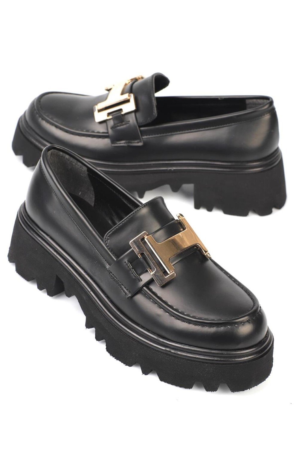 Capone Outfitters Capone Women's Loafers with Round Toe and H Buckle