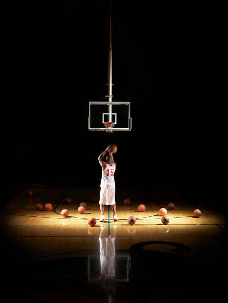 D Miralle Umělecká fotografie Basketball player shooting free throw, D Miralle, (30 x 40 cm)